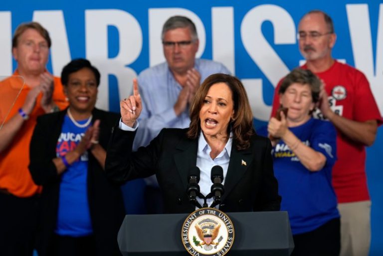 Harris Woos Union Voters in Key ‘Blue Wall’ States