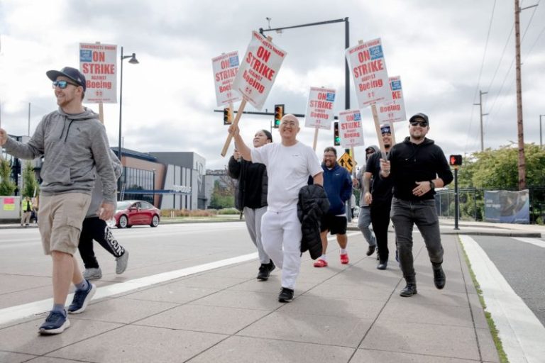 Boeing Factory Strike Enters Second Month Amid Growing Pressure on New CEO